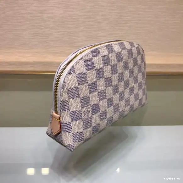 First bag ru LOUIS VUITTON GM COSMETIC POUCH 0519